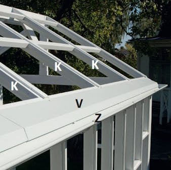 Forkantbord bygge orangeri Forkantbord skrus på enden av sperrene på orangeri